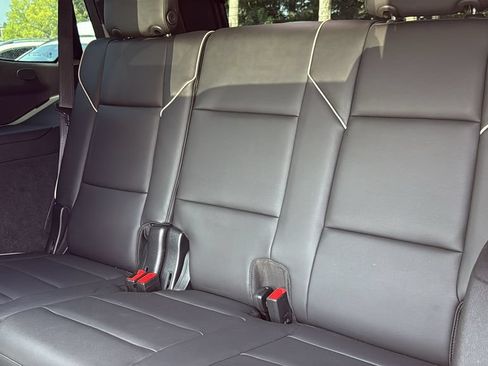 Used 2021 Cadillac Escalade Premium Luxury AWD/4WD image 31