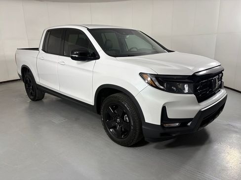 Used 2025 Honda Ridgeline Black Edition image 2