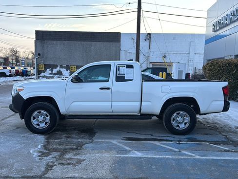 Used 2020 Toyota Tacoma SR image 8