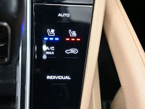 Used 2023 Porsche Cayenne Platinum Edition image 32