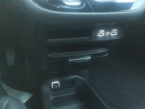 Used 2025 Chrysler Pacifica Select image 28