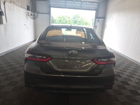 Used 2022 Toyota Camry LE FWD image 7