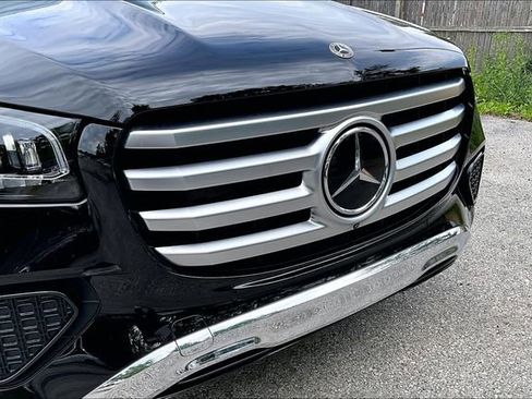 Used 2024 Mercedes-Benz GLS 450 4MATIC image 6