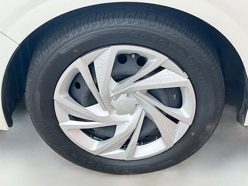 Used 2024 Subaru Impreza 2.0i image 29