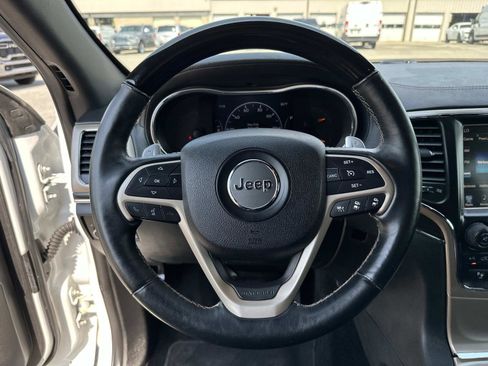 Used 2017 Jeep Grand Cherokee Overland w/ Jeep Active Safety Group image 27