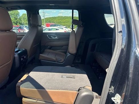 Used 2022 Chevrolet Suburban High Country w/ Premium Package 2 AWD/4WD image 8