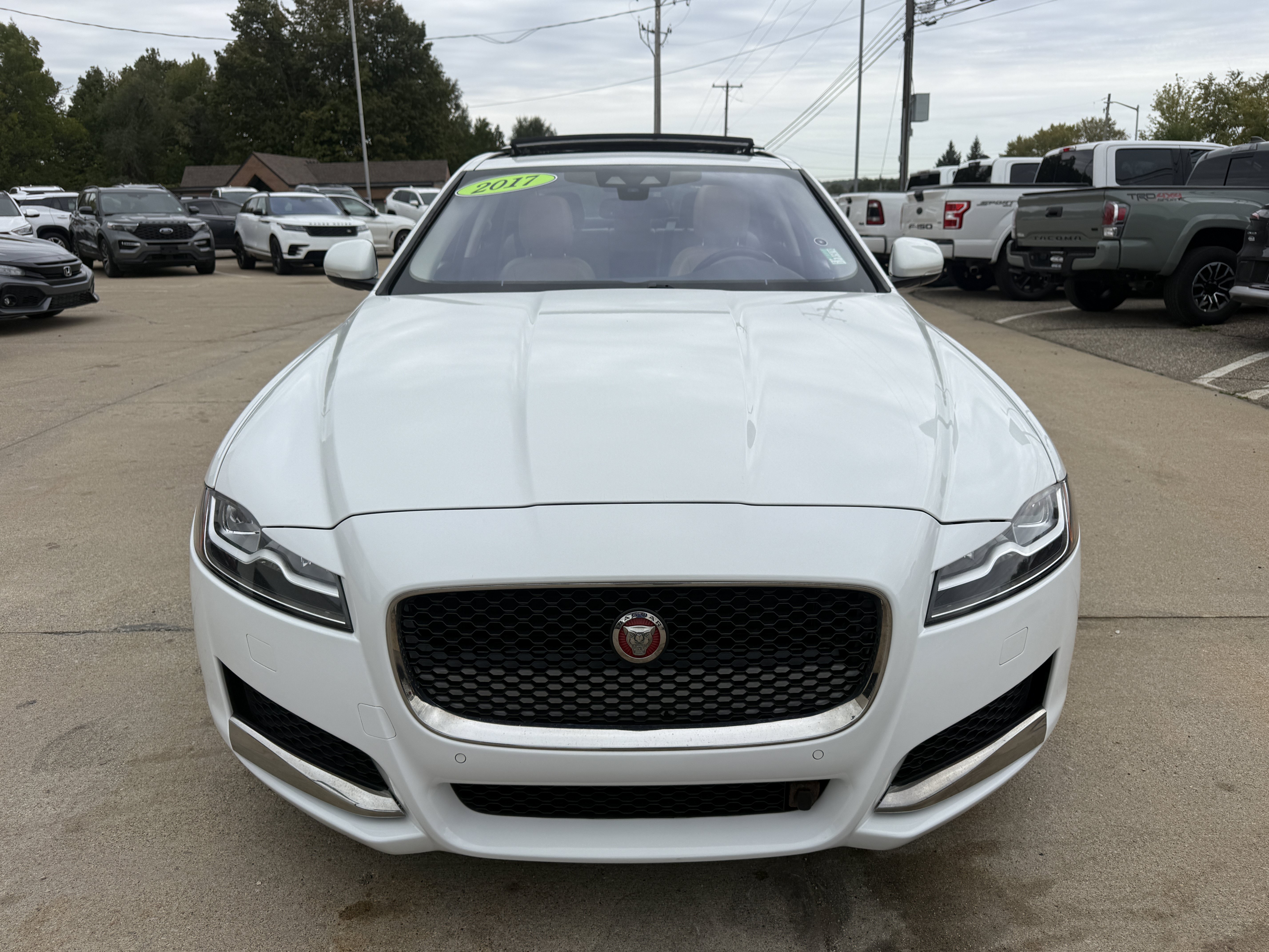Used 2017 Jaguar XF Prestige AWD/4WD image 4