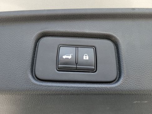 Used 2024 Nissan Pathfinder SL w/ Black Appearance Package FWD image 16