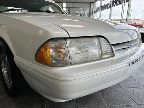 Used 1993 Ford Mustang LX RWD image 2