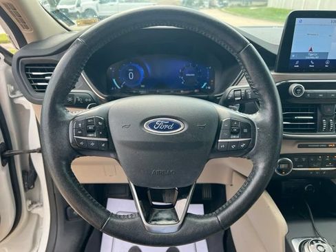 Used 2020 Ford Escape Titanium w/ Titanium Premium Package 2.0 AWD/4WD image 17