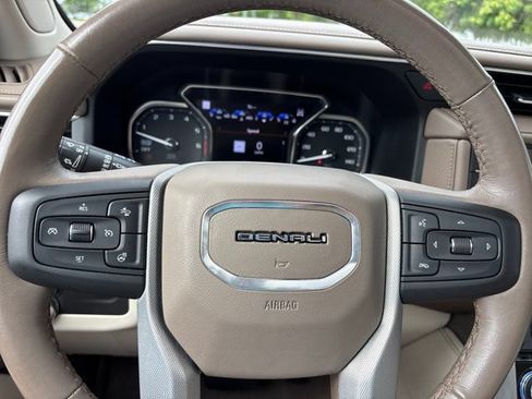 Used 2021 GMC Yukon Denali w/ Denali Premium Package AWD/4WD image 34