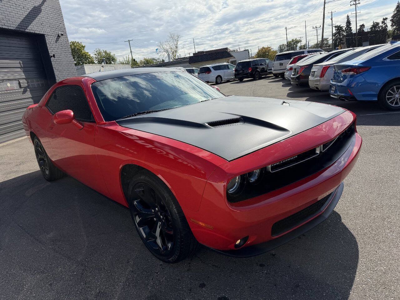 Used 2016 Dodge Challenger SXT Plus RWD image 4