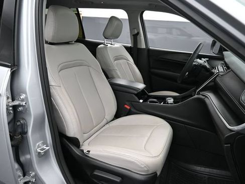 Used 2023 Jeep Grand Cherokee L Laredo w/ Luxury Tech Group I AWD/4WD image 30