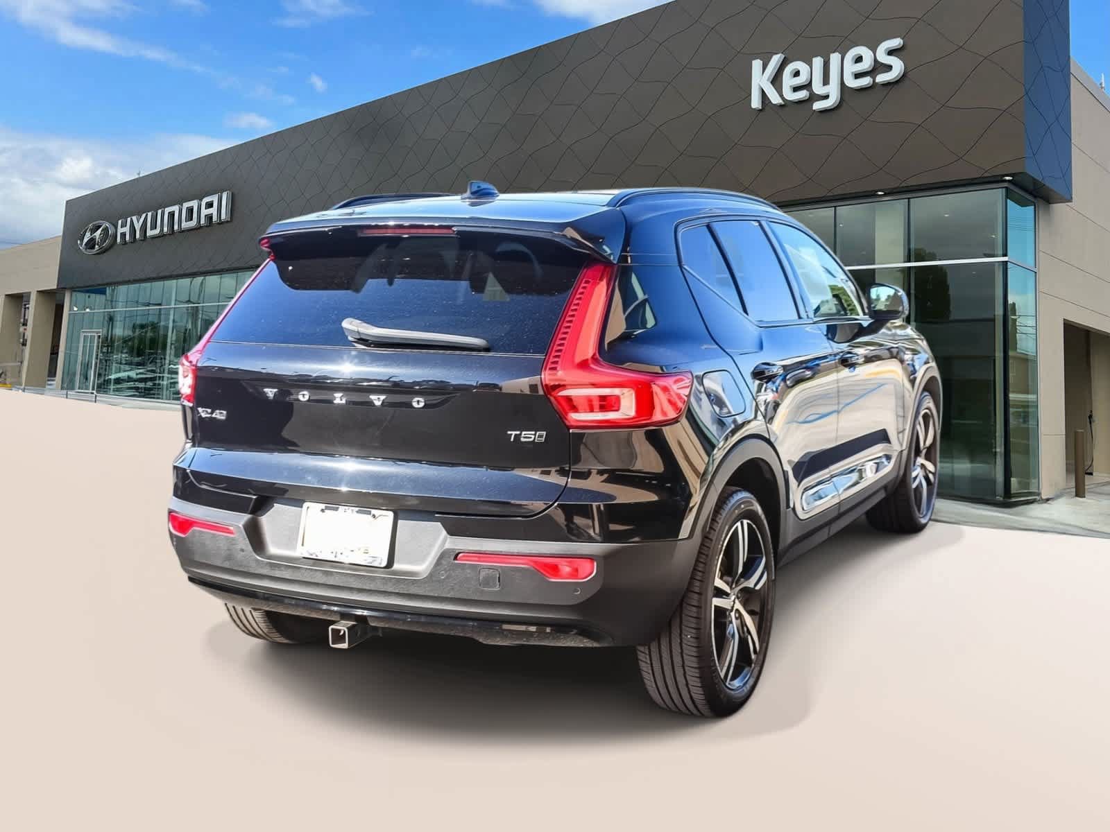 Used 2021 Volvo XC40 T5 R-Design AWD/4WD image 4