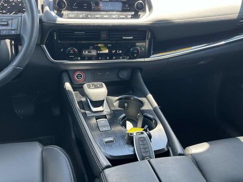 Used 2023 Nissan Rogue SL w/ SL Premium Package FWD image 18