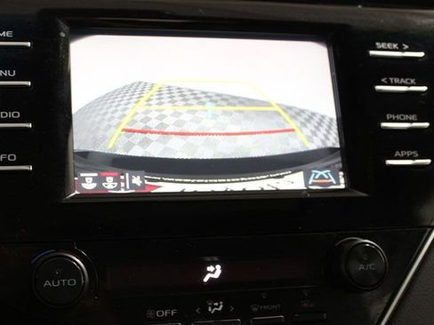 Used 2018 Toyota Camry SE w/ Moonroof Package image 15