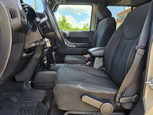 Used 2018 Jeep Wrangler Unlimited Sport w/ Connectivity Group AWD/4WD image 13