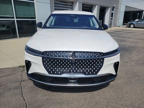 Certified 2024 Lincoln Nautilus Premier AWD/4WD image 7