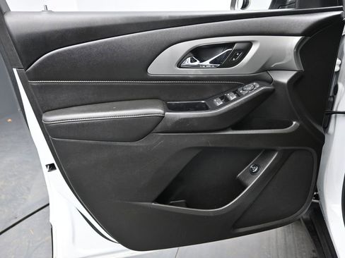 Used 2023 Chevrolet Traverse LT image 26