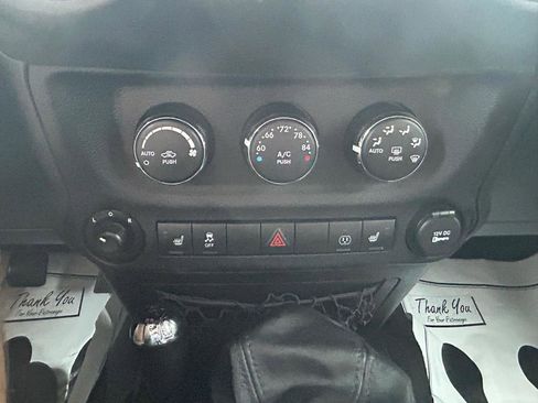 Used 2016 Jeep Wrangler Unlimited Rubicon AWD/4WD image 24