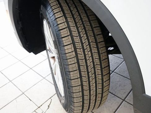 Used 2018 Volkswagen Tiguan SE image 48