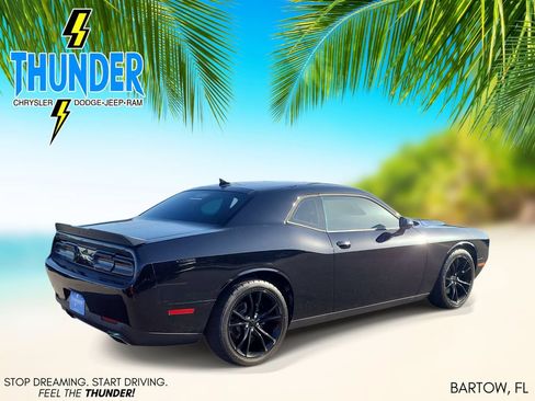 Used 2016 Dodge Challenger SXT Plus RWD image 4
