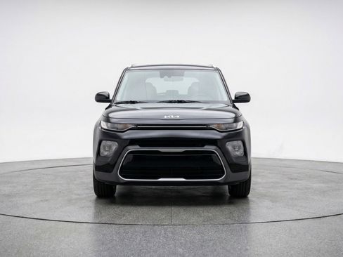 Used 2025 Kia Soul LX w/ LX Technology Package image 2
