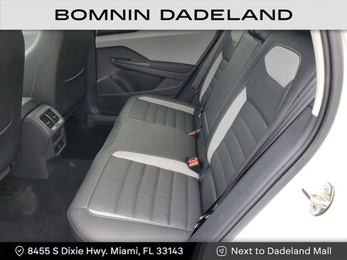 Used 2022 Volkswagen Taos SEL w/ Panoramic Sunroof Package image 11