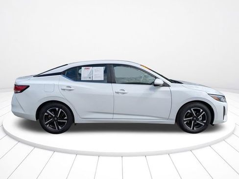 Used 2024 Nissan Sentra SV FWD image 3