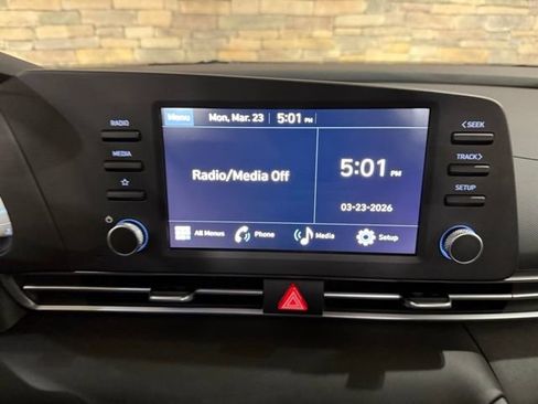 New 2025 Hyundai Elantra SE image 19