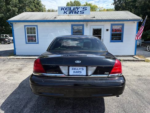 Used 2011 Ford Crown Victoria LX w/ Comfort Appearance Pkg RWD image 5