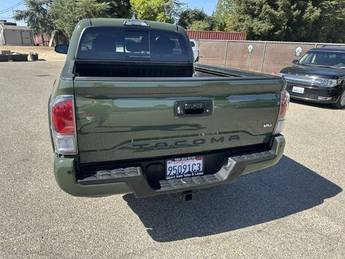Used 2021 Toyota Tacoma TRD Off-Road w/ Technology Package AWD/4WD image 8