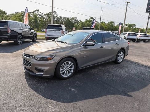 Used 2018 Chevrolet Malibu Hybrid w/ Leather Package FWD image 4