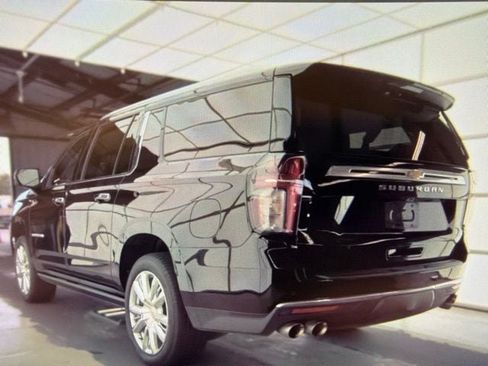 Used 2021 Chevrolet Suburban High Country AWD/4WD image 4