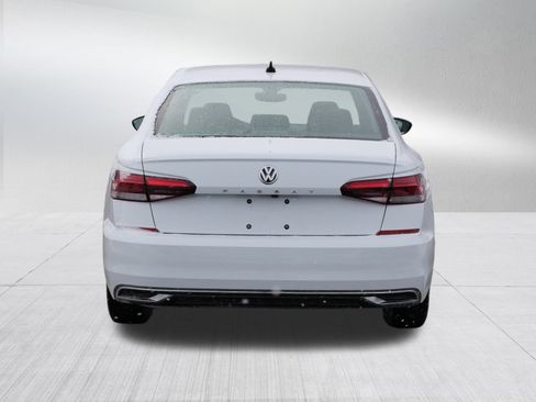 Certified 2020 Volkswagen Passat 2.0T SE image 6