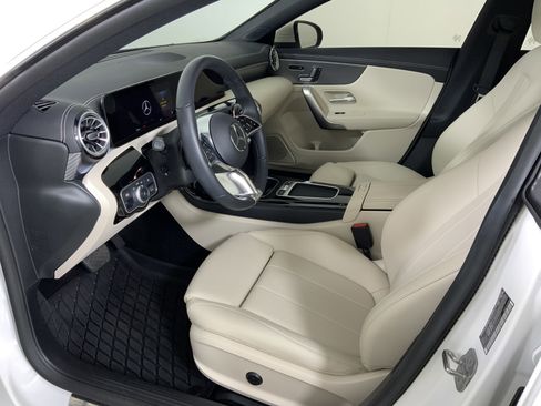 Used 2025 Mercedes-Benz CLA 250 4MATIC image 18