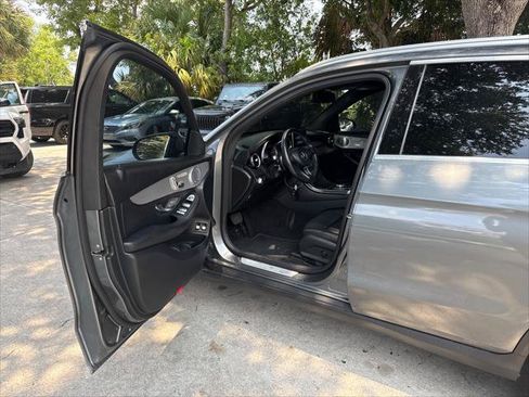 Used 2019 Mercedes-Benz GLC 350e 4MATIC image 12