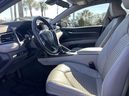 Used 2022 Toyota Camry SE image 16