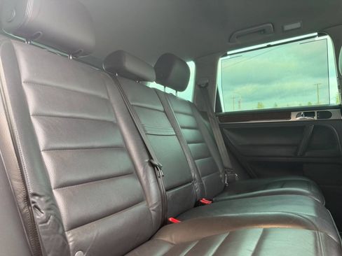 Used 2004 Volkswagen Touareg V8 AWD/4WD image 16