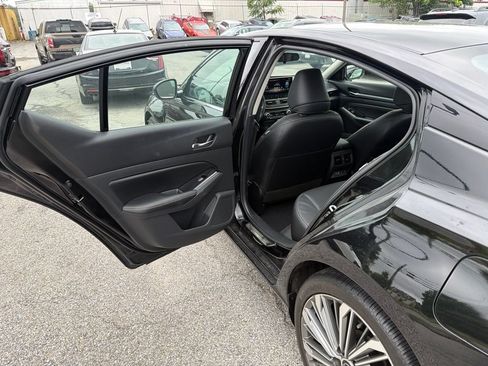 Used 2023 Nissan Altima 2.5 SL FWD image 9