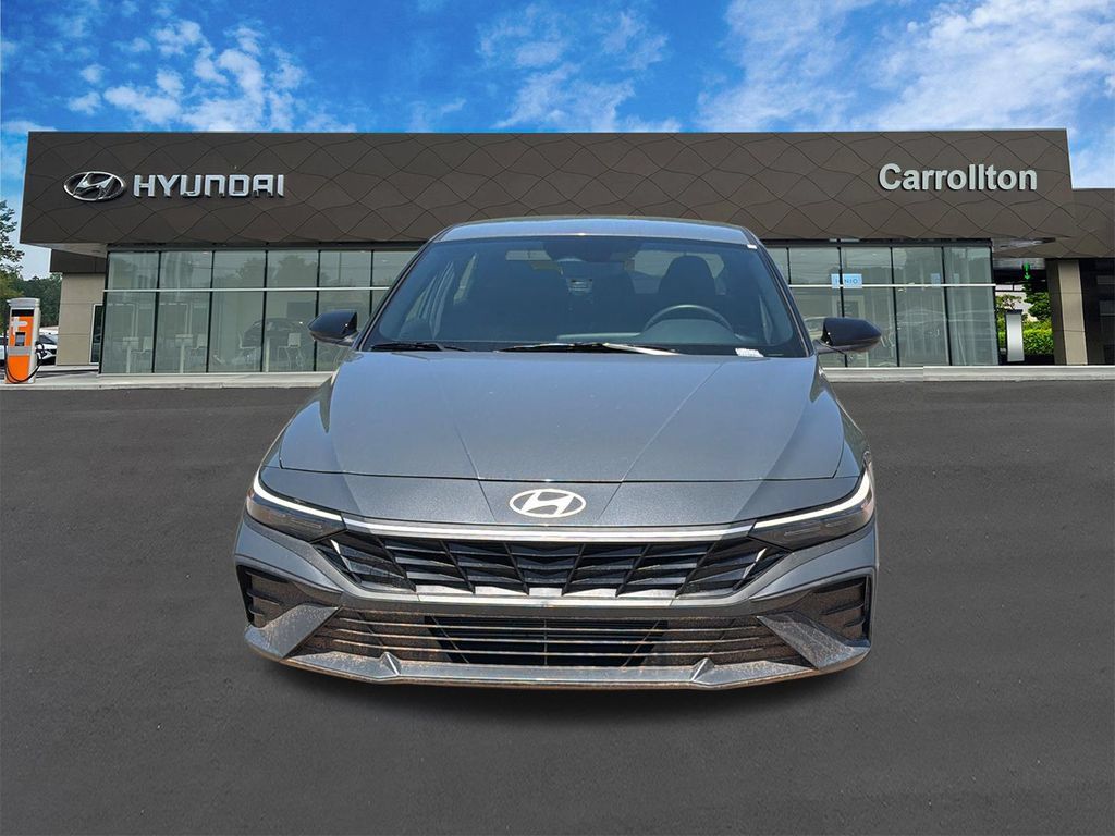 Certified 2025 Hyundai Elantra Sport FWD image 2