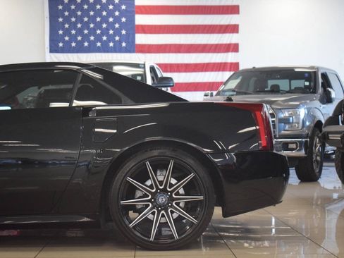 Used 2005 Cadillac XLR RWD image 17