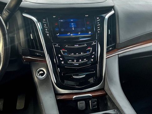Used 2019 Cadillac Escalade Luxury image 6