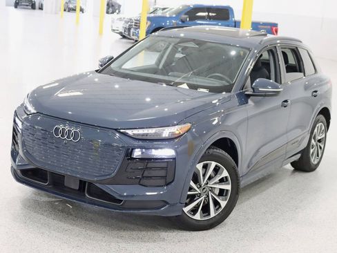 Used 2025 Audi Q6 e-tron Premium Plus w/ Premium Plus AWD/4WD image 6