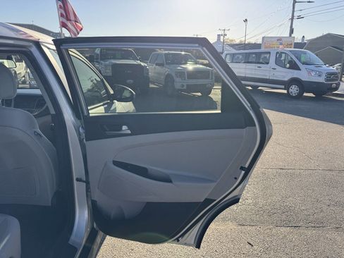Used 2018 Hyundai Tucson SE AWD/4WD image 31