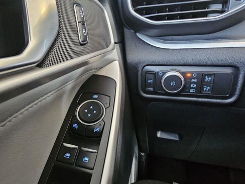 Used 2022 Ford Explorer XLT w/ Equipment Group 202A image 24