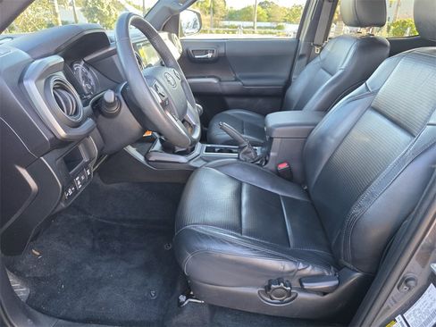 Used 2019 Toyota Tacoma Limited image 22