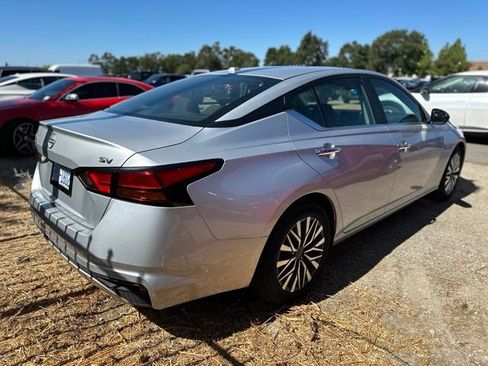 Used 2024 Nissan Altima 2.5 SV FWD image 5