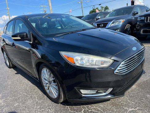 Used 2017 Ford Focus Titanium FWD image 3