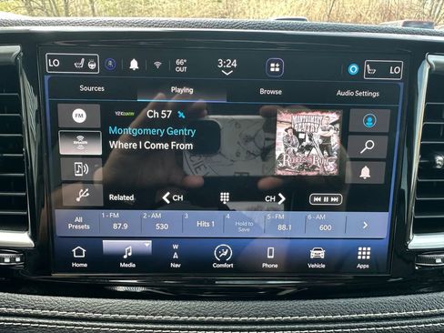 Certified 2023 Chrysler Pacifica Limited FWD image 6